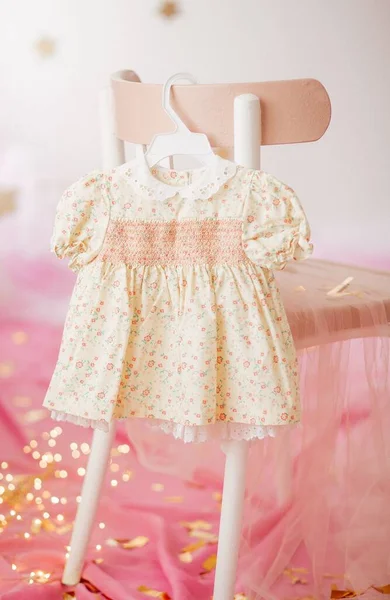 Дитяче Плаття Вішалці Одягу Сукня Перший День Народження Дівчинки — стокове фото