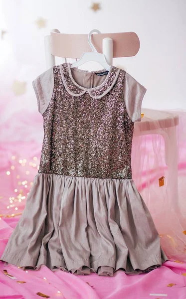 Vestido Niño Percha Ropa Vestido Para Primer Cumpleaños Una Chica — Foto de Stock