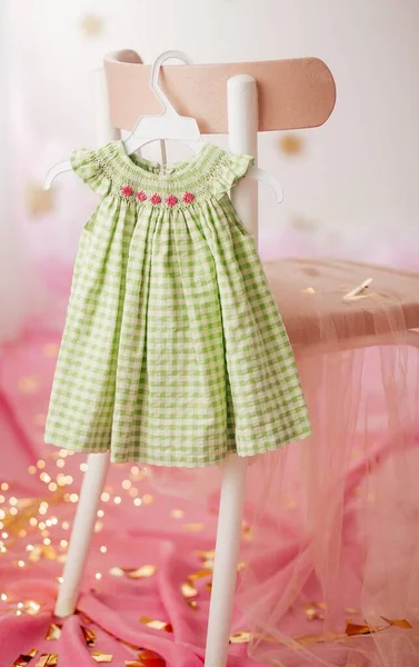 Robe Enfant Sur Cintre Robe Pour Premier Anniversaire Une Fille — Photo