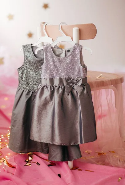 Vestidos Criança Cabides Roupas Vestido Para Primeiro Aniversário Uma Menina — Fotografia de Stock