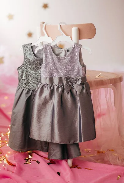 Vestidos Niño Perchas Ropa Vestido Para Primer Cumpleaños Una Chica — Foto de Stock