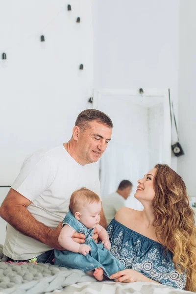 Madre Y Padre E Hija Bebe Crianza Adentro Stock Photo Madre Y Padre E Hija Bebe Crianza Adentro Stock Photo