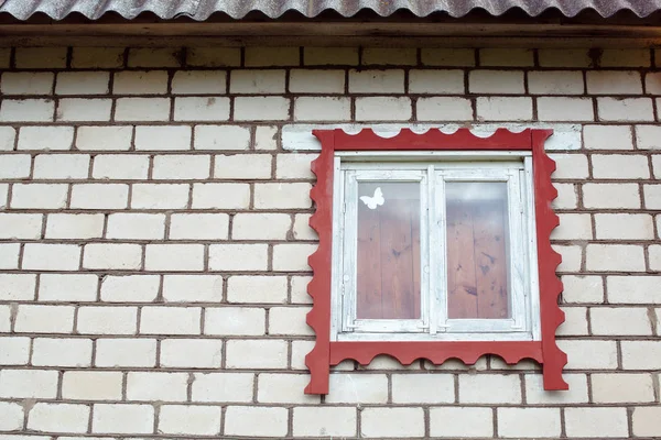 De muur met het venster. — Stockfoto