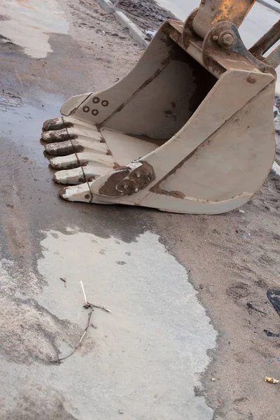 Dirty excavator bucket. — Stock Photo, Image