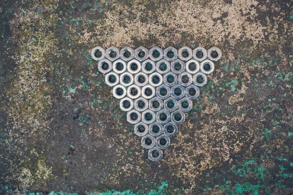 Triângulo de porcas metálicas — Fotografia de Stock