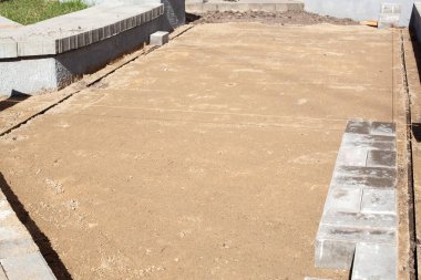 Paving Levhaları 'nı seriyorum. Paving Yolu, inşaat. Kaldırımları onarıyorum..