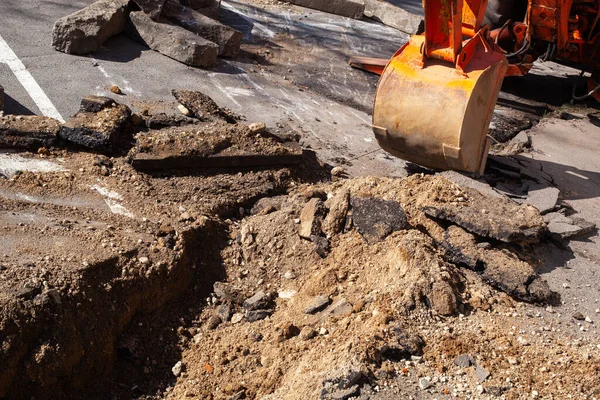 Excavator bucket. road works — Stock Photo, Image