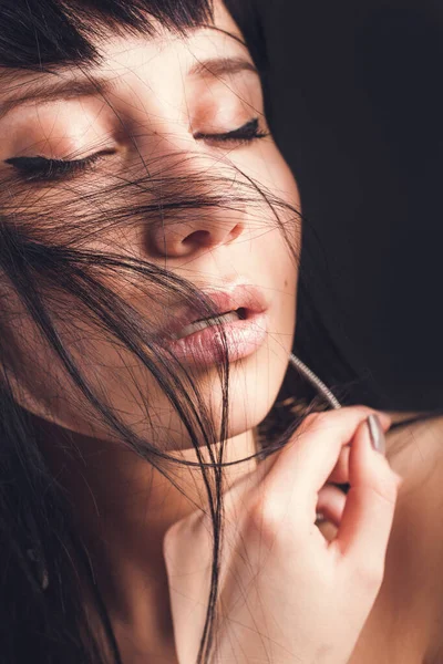 Low Key Emotional Portrait Beautiful Girl Closed Eyes Shredded Wind — Stock Photo, Image