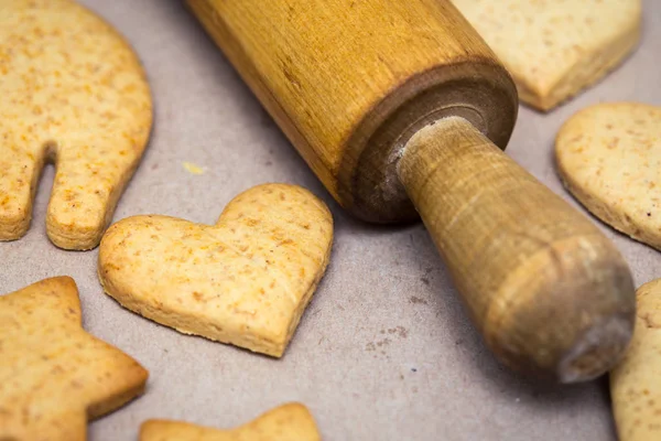 Biscoitos de gengibre e rolo-pin — Fotografia de Stock