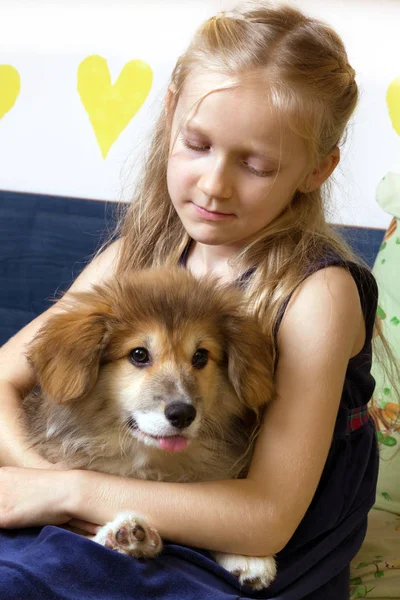 Mädchen und Hund — Stockfoto