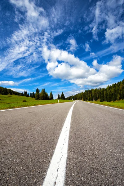 Camino de montaña a — Foto de Stock