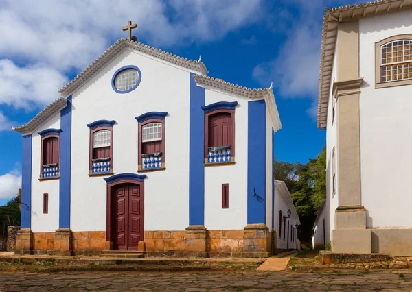 Kirche auf einer Straße der historischen Stadt tiradentes brasil — Stockfoto