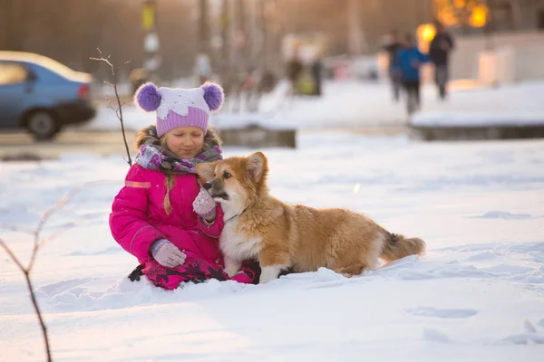 Girl and dog — Stock Photo, Image