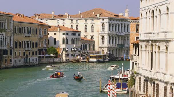 Nézd, a velencei Canal Grandéra az esti órákban. Olaszország — Stock videók