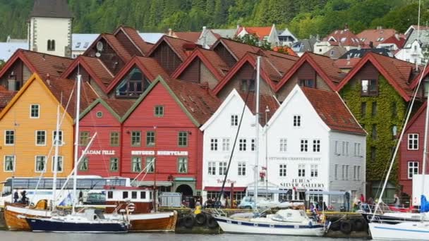 Panorama de la famosa calle noruega Bryggen, Bergen, Noruega — Vídeo de stock