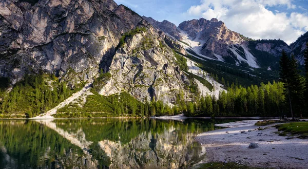 Vista al lago Braies — Foto de Stock