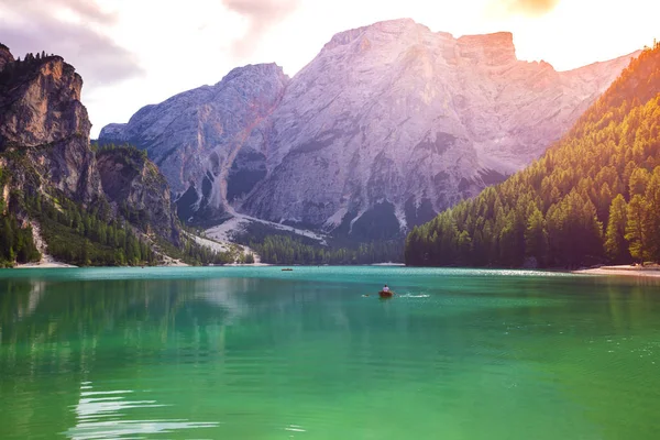 Lago di Braies — Fotografia de Stock