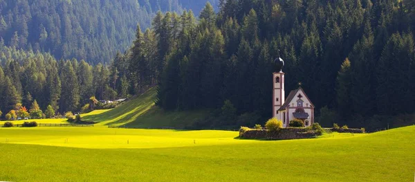 Saint Johann church at the Dolomites alps — Stock Photo, Image