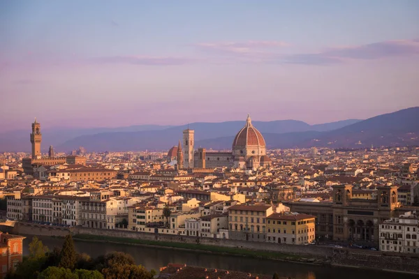 Pohled na Florencii v době východu slunce — Stock fotografie