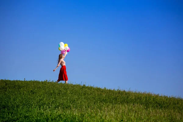 Дівчина з повітряної кулі — стокове фото