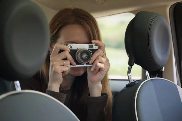 Girl with retro camera — Stock Photo, Image