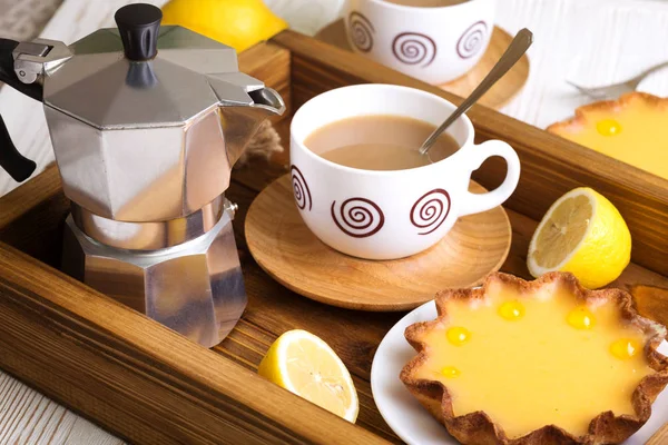 柠檬馅饼和咖啡 — 图库照片