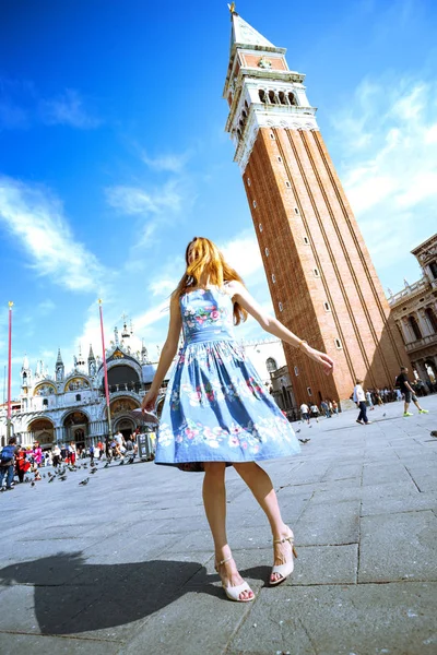 Дівчина в у Венеції. Італія — стокове фото