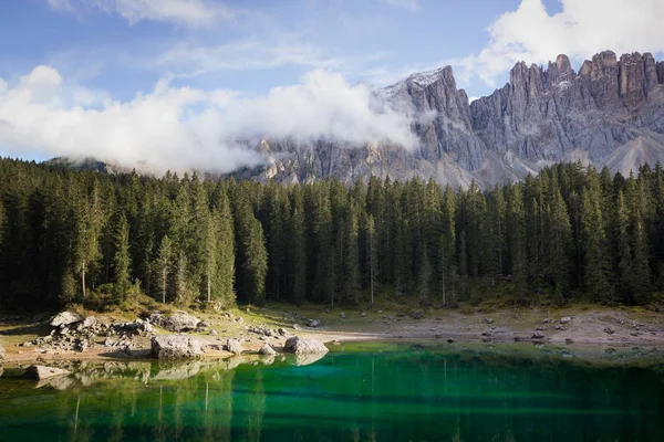 Lago di Carezza — 图库照片