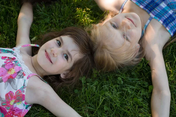 Girlfriends  on the grass — Stock Photo, Image