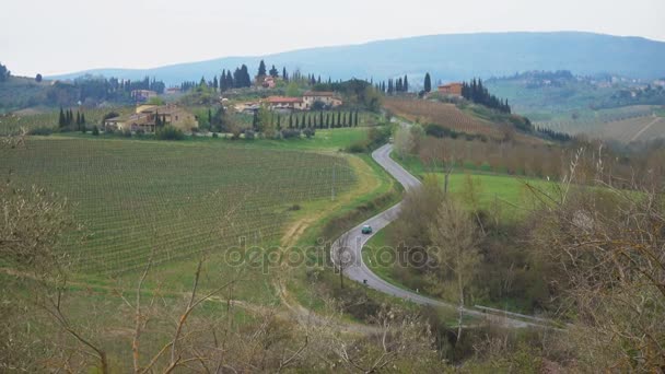 Χαρακτηριστικό Tuscan τοπίο με καταπράσινους λόφους όμορφες — Αρχείο Βίντεο