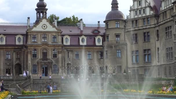 Hermoso castillo Moszna Zamek en la Polonia — Vídeo de stock