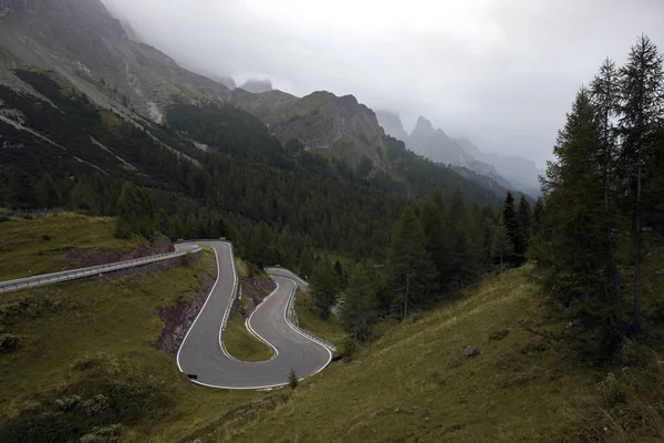 Mountain road  in the mountains Dolomites — Stock Photo, Image