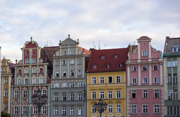 Färgglada byggnader av Wroclaw — Stockfoto