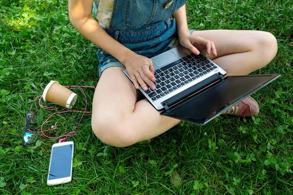 Laptop en en — Stockfoto