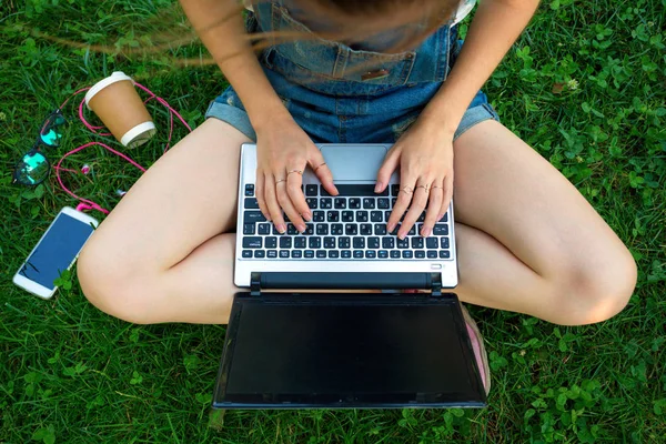 Laptop en en — Stockfoto