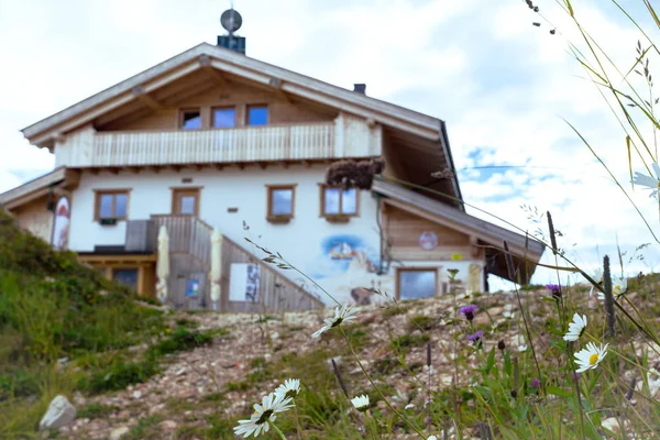 Paisagem montanhosa em torno do Cinque Torri — Fotografia de Stock