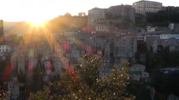 Vista na antiga famosa cidade de tufo Sorano — Vídeo de Stock