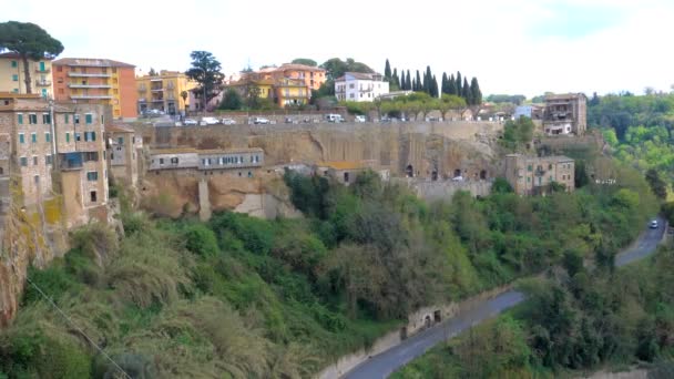 Vista de la famosa ciudad italiana Pitigliano desde el mirador — Vídeo de stock