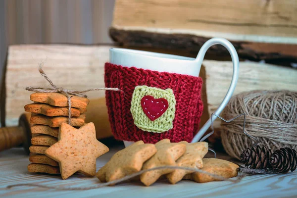 Taza y pan de jengibre de Navidad — Foto de Stock