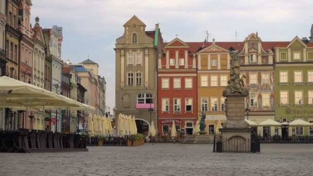 Вид на главную площадь Рынека польского города Познань 20 июля 2017 — стоковое видео