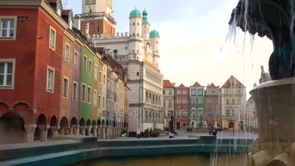 Pohled na hlavní náměstí Rynek z polského města Poznaň 20 července 2017 — Stock video