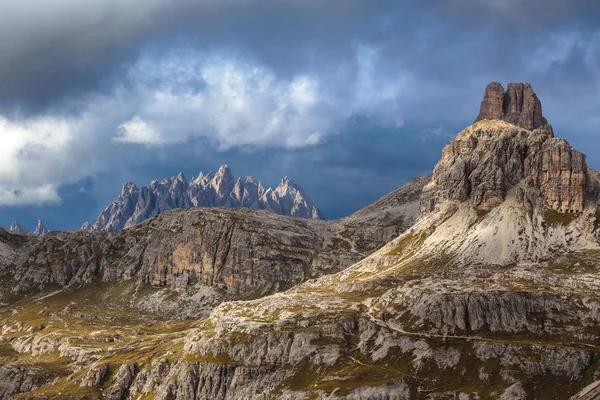Soir nuageux Dolomites montagnes — Photo