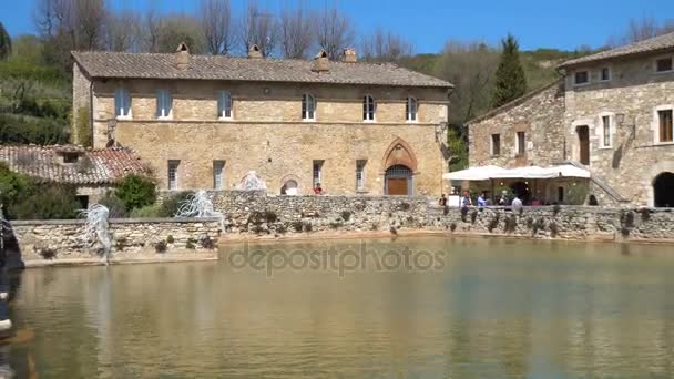 Vanha lämpökeskus Toscanassa Bagno Vignoni Italiassa — kuvapankkivideo