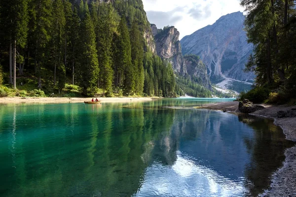 Lago di Braies — Fotografia de Stock