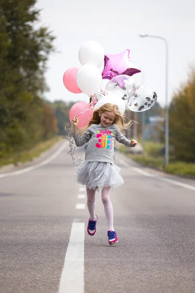 Menina com balão — Fotografia de Stock