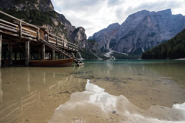 Lago di Braies — Fotografia de Stock