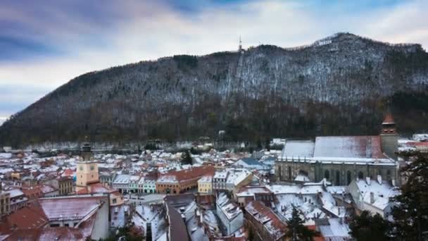 Vista della città medievale rumena Brasov dal punto di vista — Video Stock