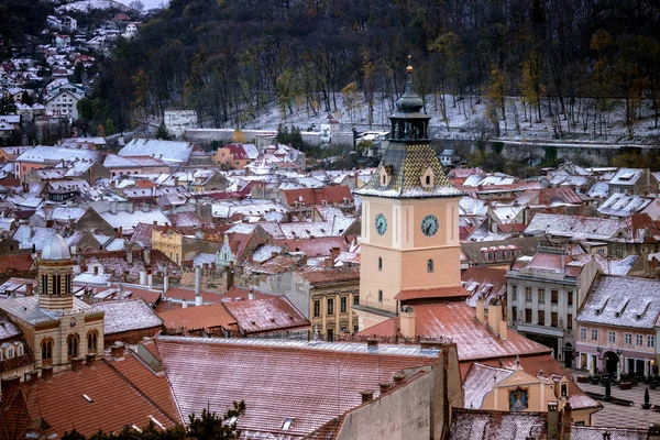 Widok na głównym placu w Brasov — Zdjęcie stockowe