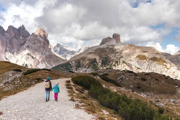 Dolomites에 가족 — 스톡 사진