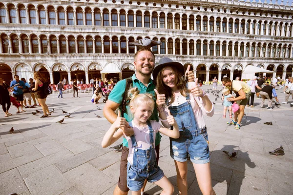 Família feliz na Veneza — Fotografia de Stock